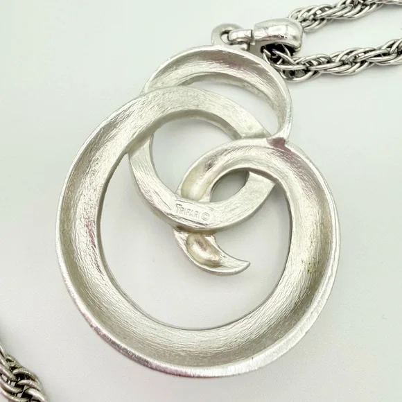 Vintage 1960s Crown Trifari Swirl Pendant Necklace - Picture 4 of 8